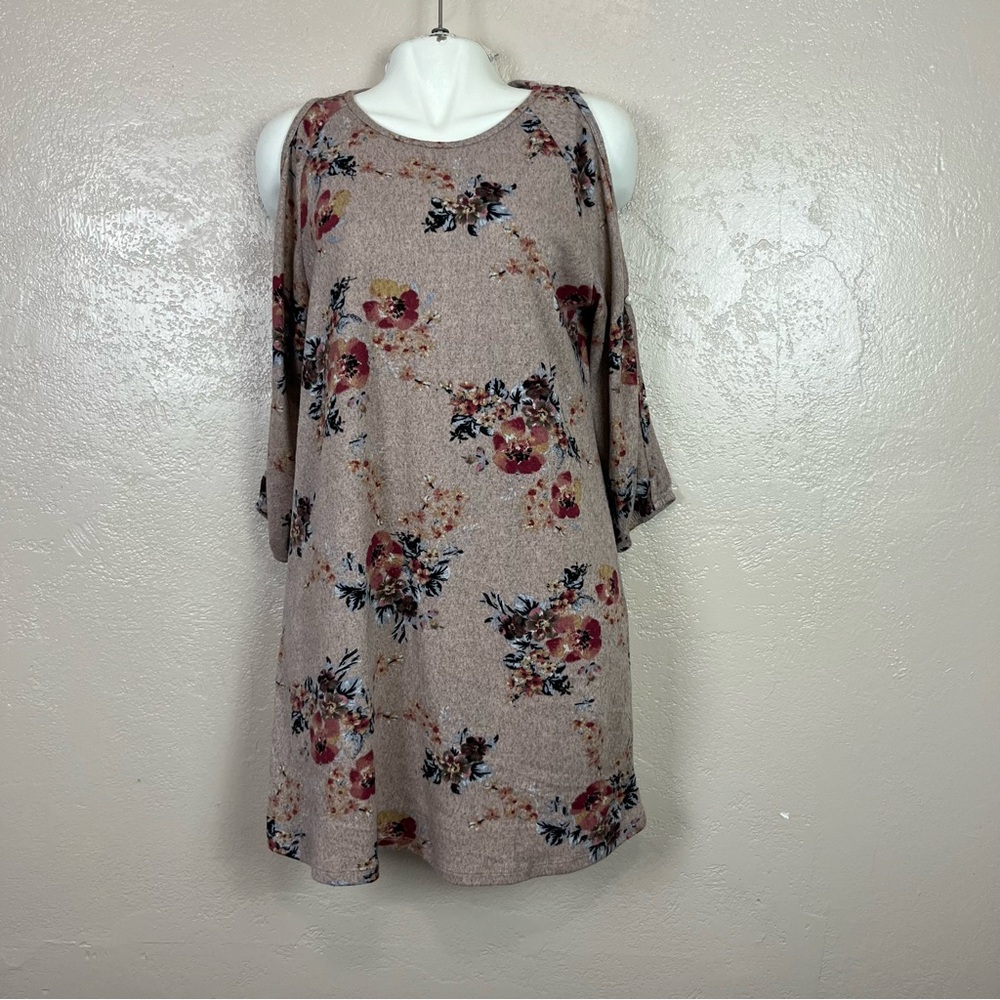 Francesca’s Dress Women Medium Alya Tan floral Open shoulder size‎ M